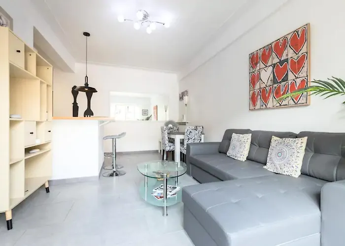 Appartamento Beautiful & Spacious 2 Bed Near Center
