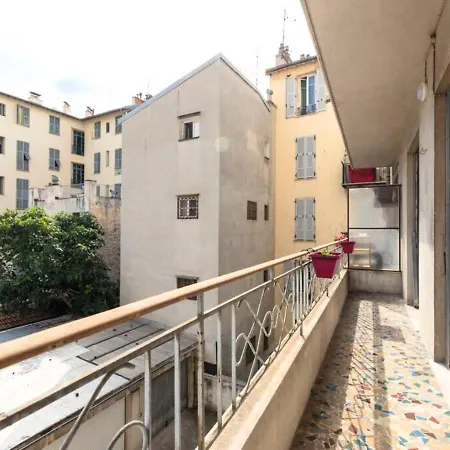Beautiful & Spacious 2 Bed Near Center Apartamento Nice