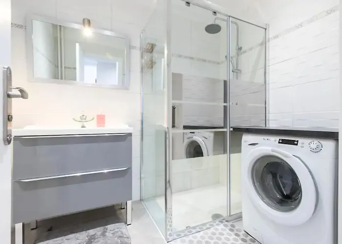 Beautiful & Spacious 2 Bed Near Center Apartamento Niza