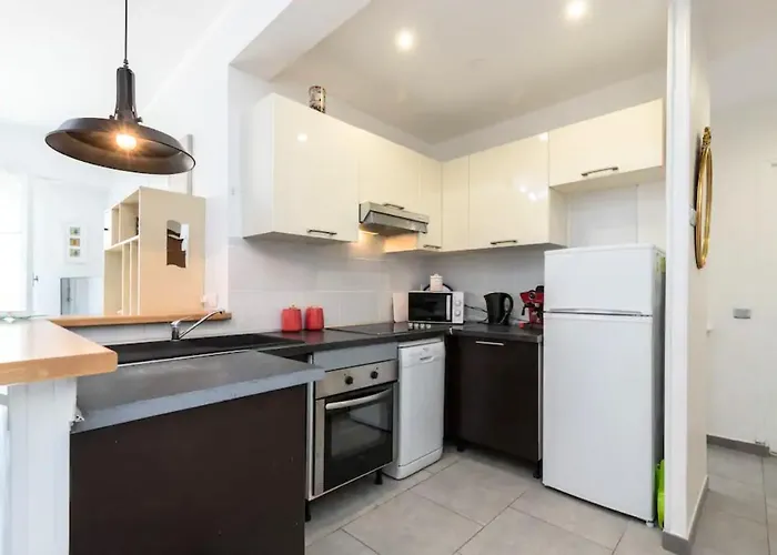 Beautiful & Spacious 2 Bed Near Center Apartamento *
