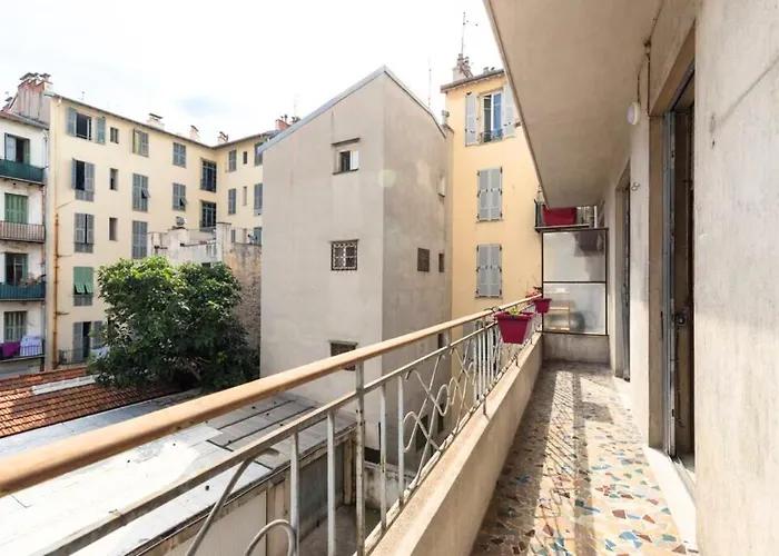 Beautiful & Spacious 2 Bed Near Center Apartamento Niza