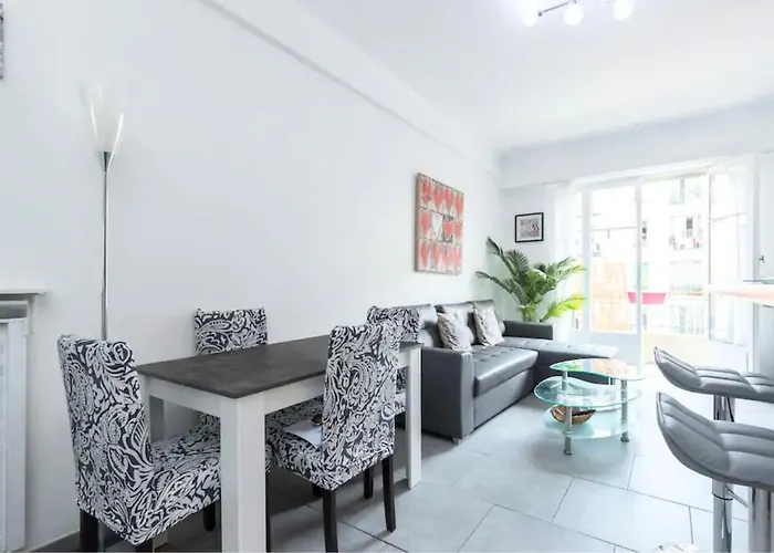 Apartamento Beautiful & Spacious 2 Bed Near Center *