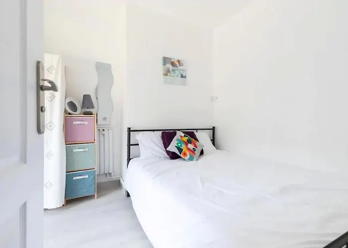Beautiful & Spacious 2 Bed Near Center Apartamento Niza