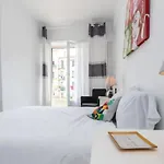 Beautiful & Spacious 2 Bed Near Center Lägenhet